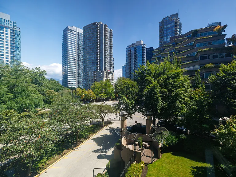 555 Jervis St #304 — Photo 15