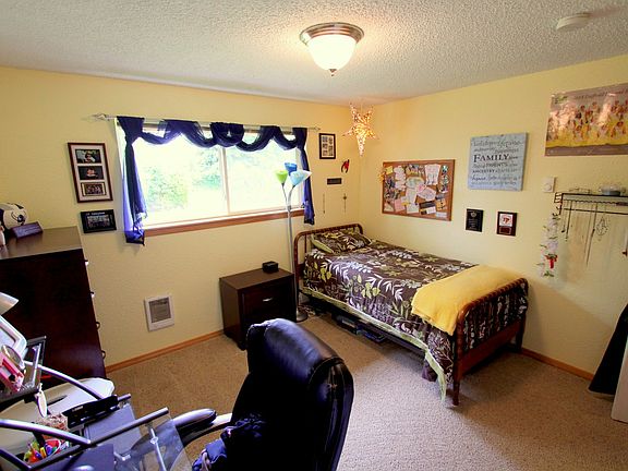 5th image of 221 Violet Meadow St E