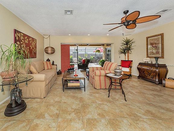 4th image of 925 Harbor Dr S