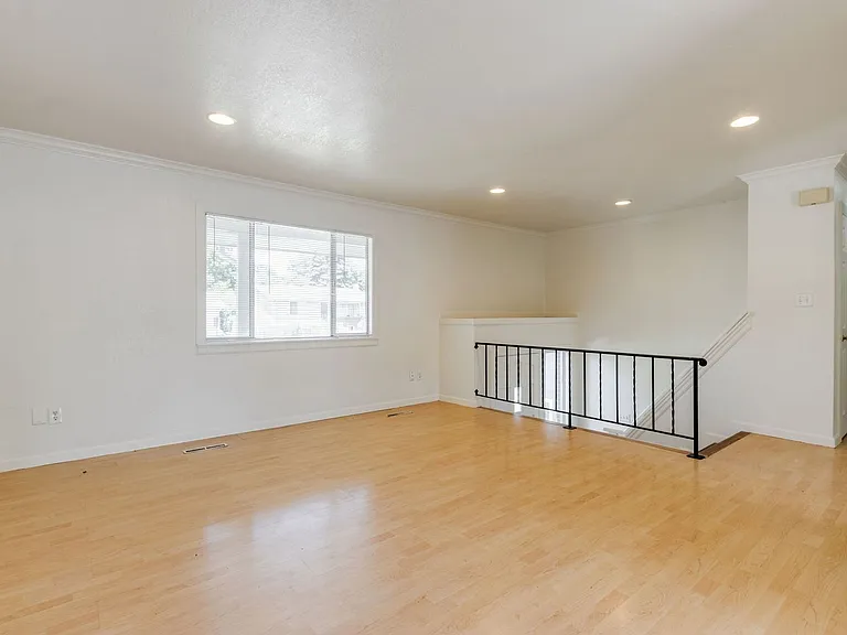 1312 Ash Dr — Photo 7