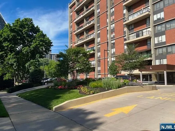 4 Horizon Rd APT 1207, Fort Lee, NJ 07024
