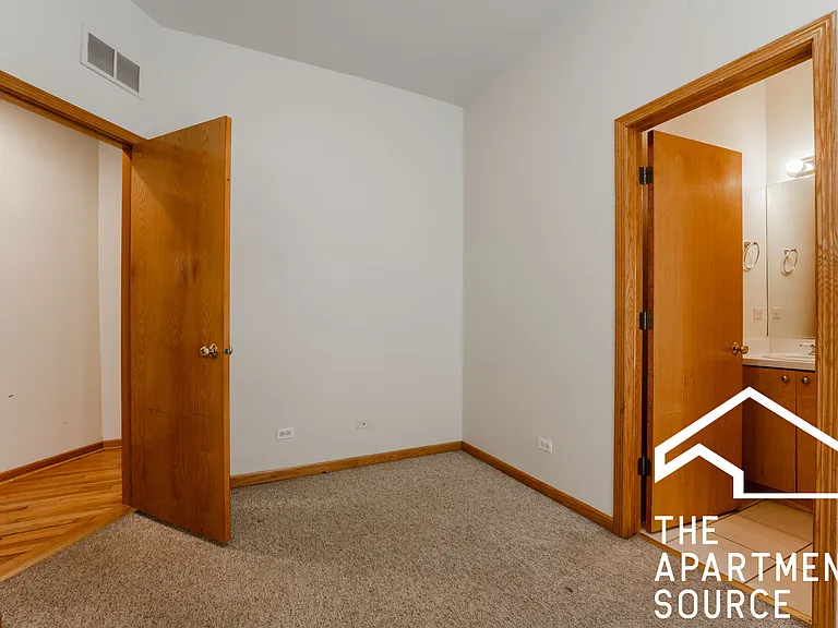 1446 N Leavitt St #2F — Photo 6