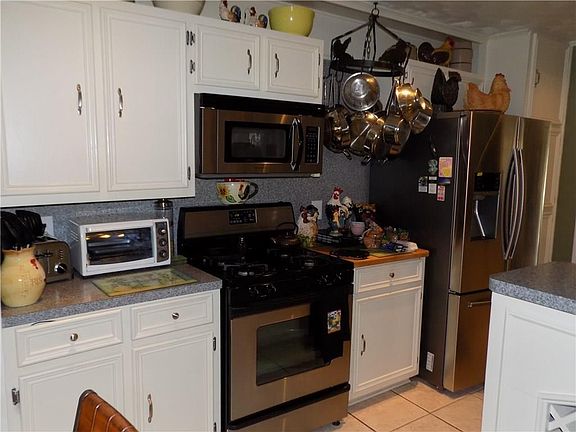 2nd image of 10722 Glenwood St