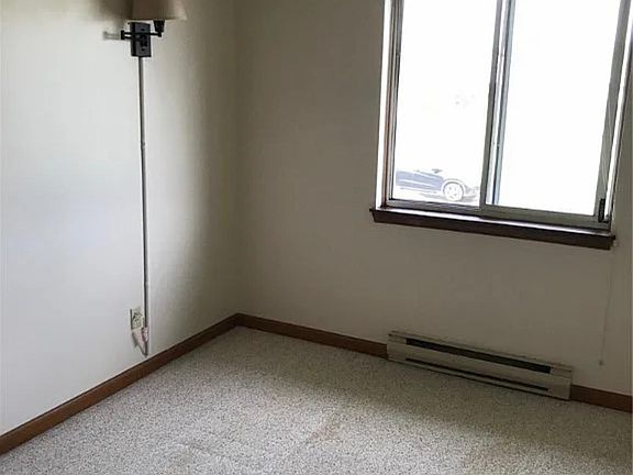 5th image of 2735 Alder Creek Dr S APT 4