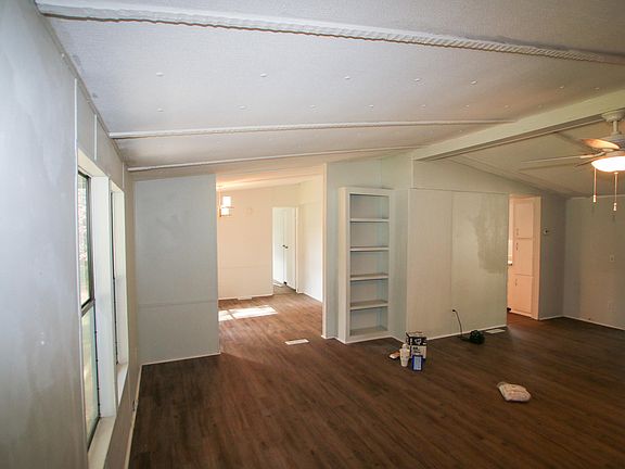 4th image of 8539 Osteen St
