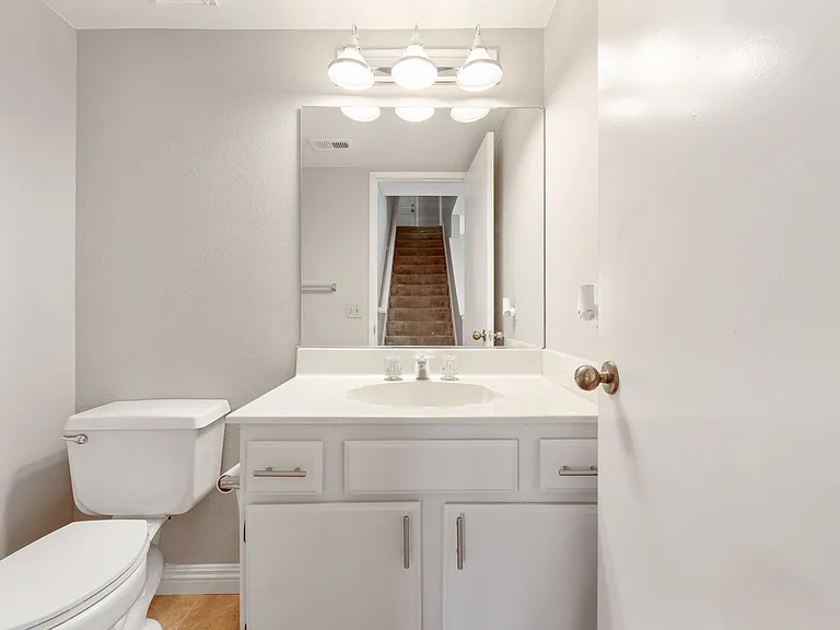 2571 W Orange Ave — Photo 17