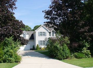 3 Charlotte Pl, Sayville, NY 11782