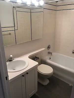 Rented by Carlyle Property Management | media 10