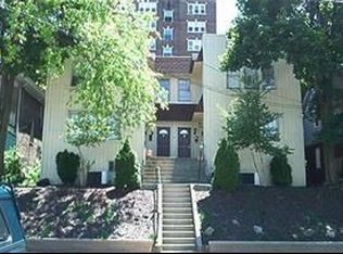 105 Shady Dr W APT 4, Mt Lebanon, PA