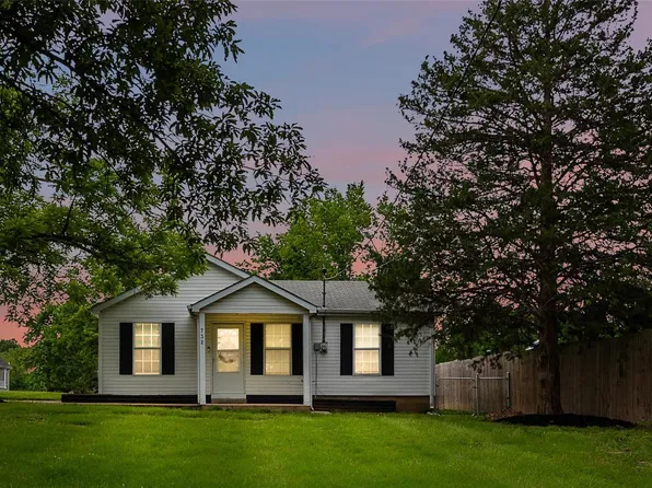 732 Amvets Dr, De Soto, MO 63020