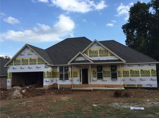 1302 S Breckenridge Loop, Rogers, AR 72756