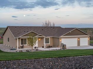 91 Spur Ct, Eltopia, WA 99330