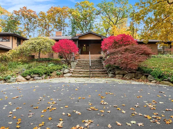 31460 E Stonewood Ct, Farmington Hills, MI 48334