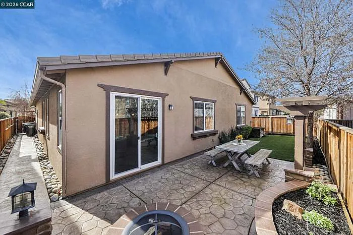 421 W Gravino Dr #1 — Photo 14
