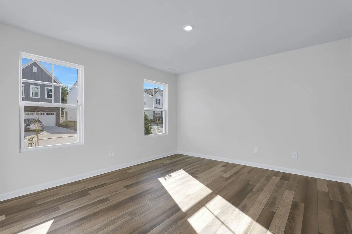 4 bed, 3.5 bath, 2304 sqft, $2,500 — Photo 3