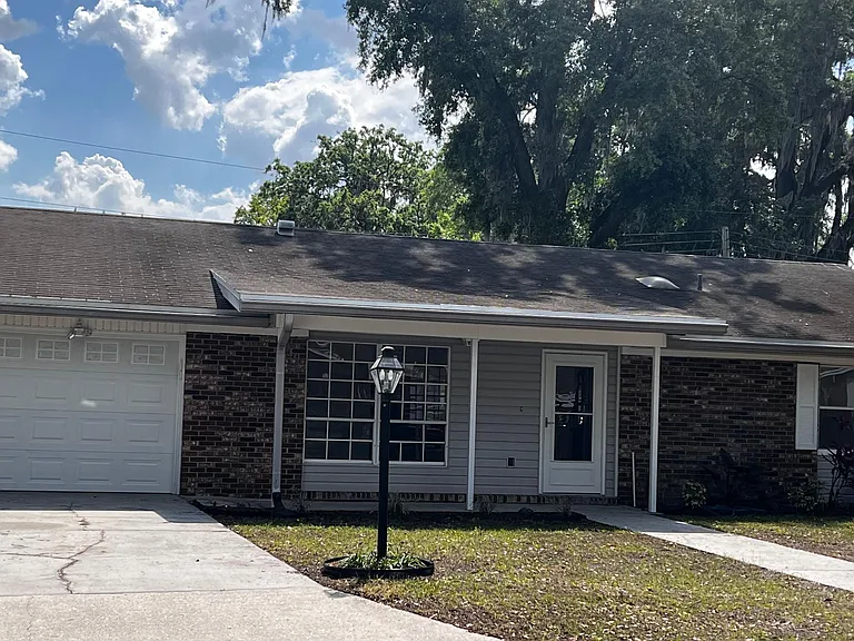 1611 Lawton Ln — Photo 9