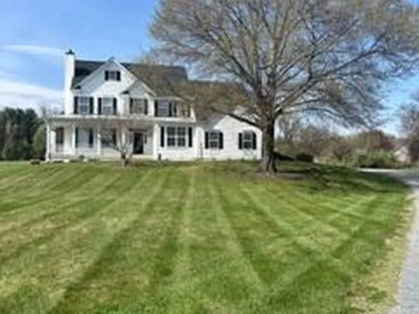 38454 Stone Eden Dr, Hamilton, VA 20158