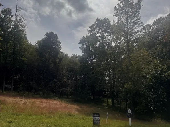 154 Woodford Dr, Evans City, PA 16033
