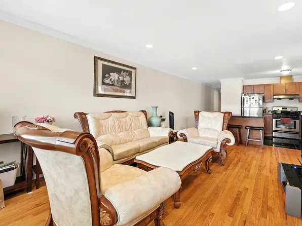 42-19 214th Place image 4 of 44