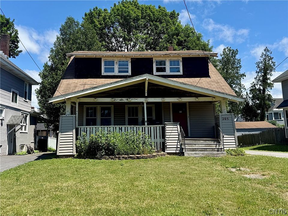 1st image of 205 E Linden St