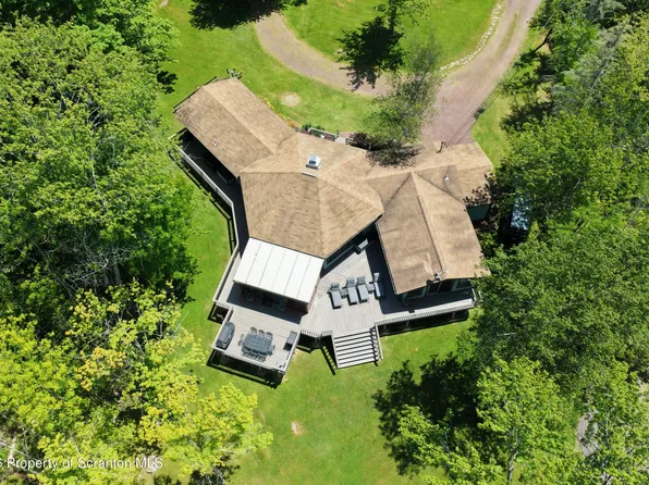 43 Big Bass Dr, Gouldsboro, PA 18424