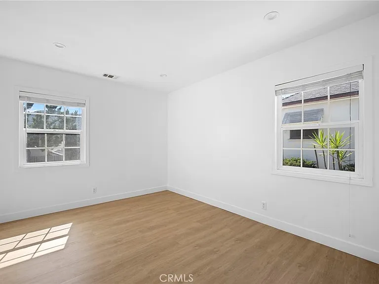 2930 Mayfield Ave #2930 — Photo 2
