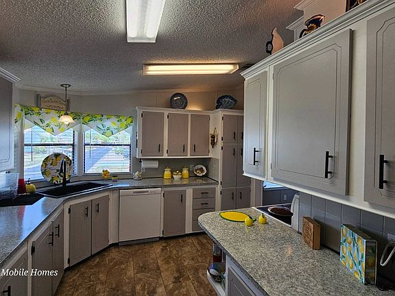 5th image of 2001 Bayou Dr S