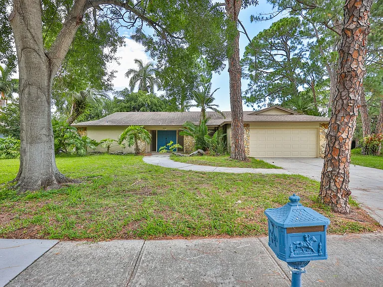 2823 Heron Pl — Photo 2
