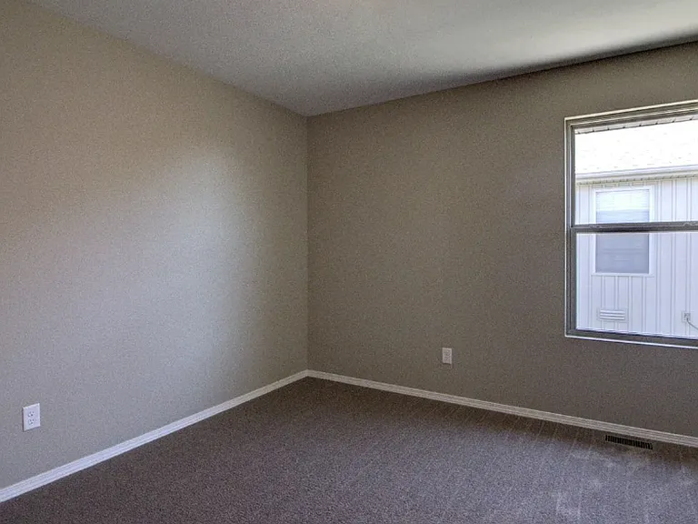 496 W Grace St — Photo 12