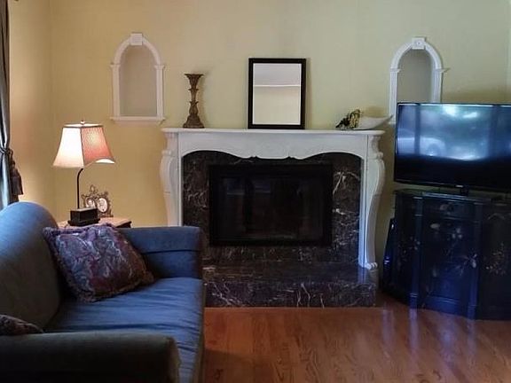 2nd image of 460 Jeter St