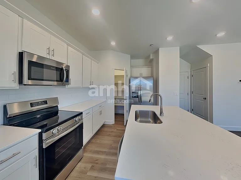10028 Atchinson Ct — Photo 4