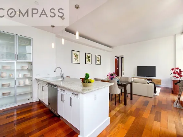 4251 Hunter St, Long Island City, NY 11101