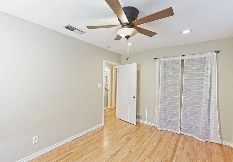 802 22nd St — Photo 24