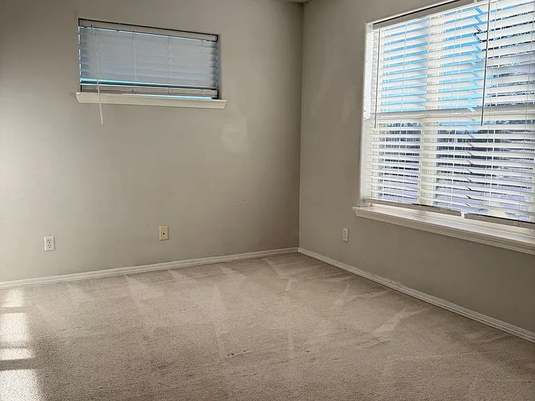 184 SW 105th Ter — Photo 21