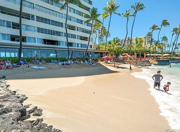Wonderful beach fronting Colony Surf and Michele's Restaurant.