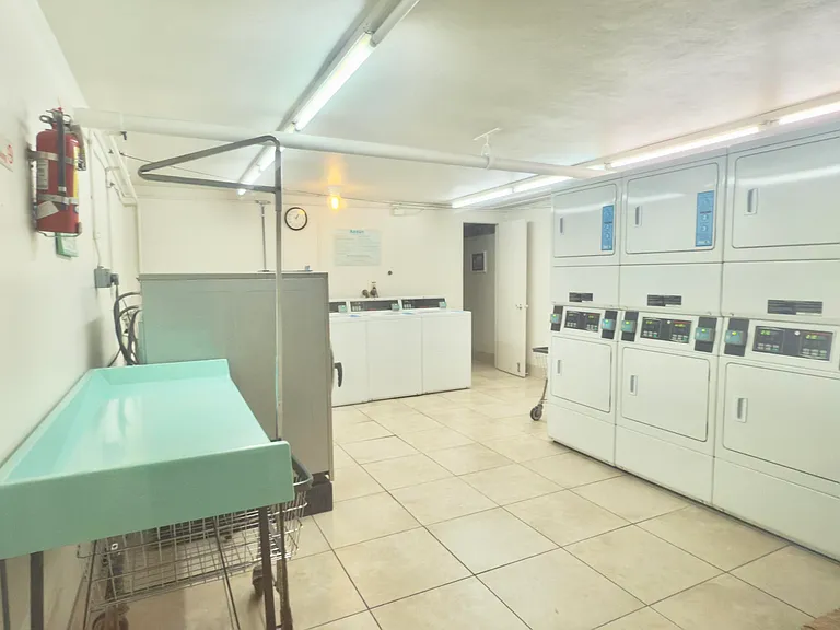 1200 SW 12th St #305 — Photo 9