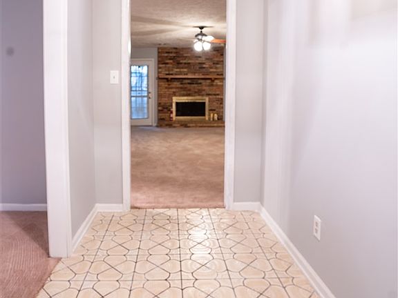 3rd image of 191 Parker Dr