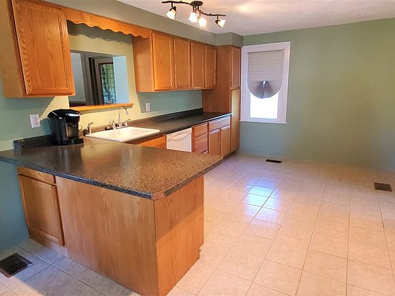 3rd image of 324 Ogden St