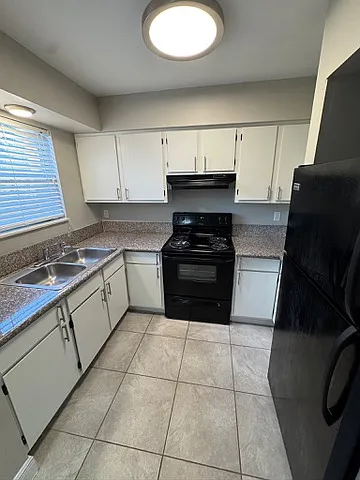 Bentley Villas — Photo 7