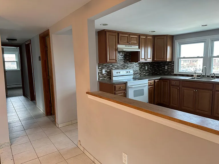 360 West Dr — Photo 4