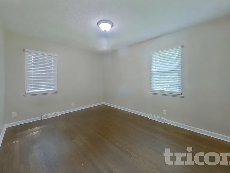 607 NE Darwin St — Photo 11