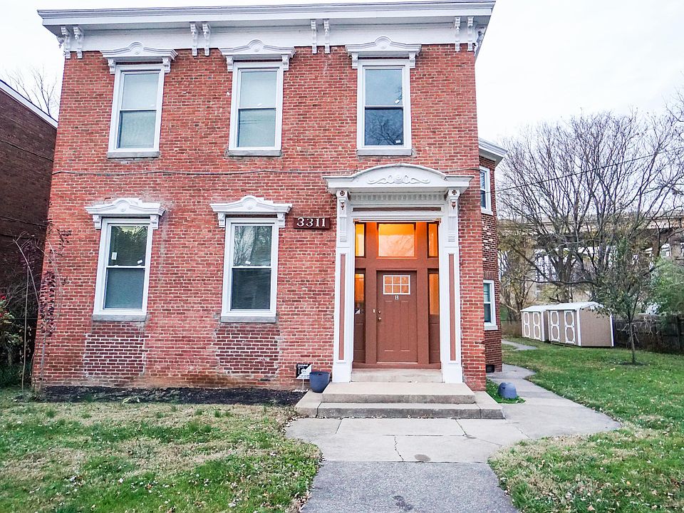 Front entrance to Apt 1