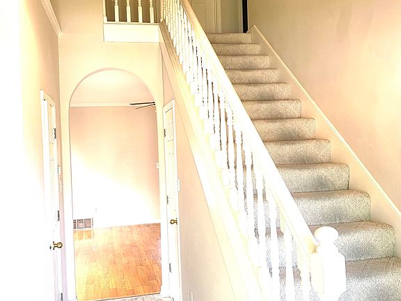 4th image of 904 Dalemore Ln