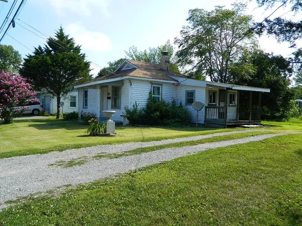 706 NE 4th St, Fairfield, IL 62837