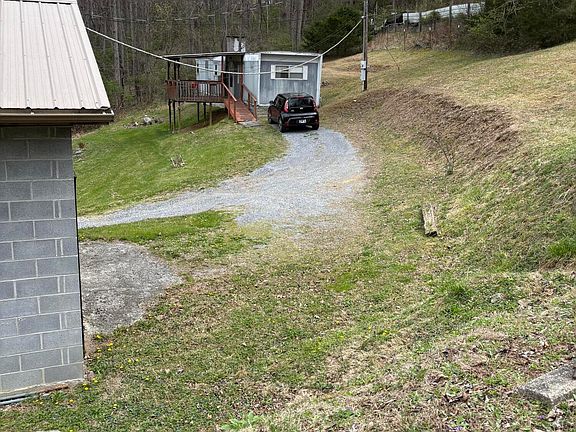 3rd image of 131 Russell Hill Rd