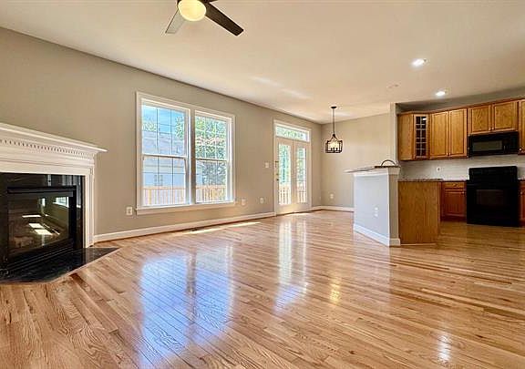 5th image of 8915 Royal Hannah Ln