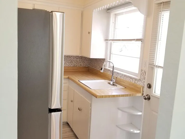 879 Roberts St #879 — Photo 9