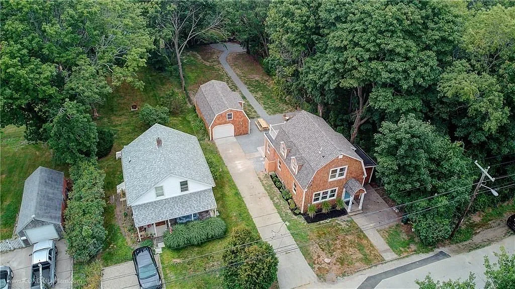 4 bed, 2.0 bath, 1300 sqft, $3,200 — Photo 3