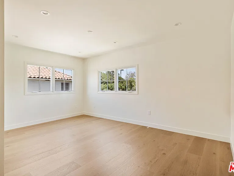 308 S Highland Ave — Photo 45