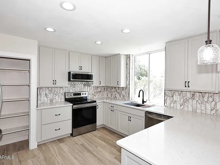 4111 N 87th Pl — Photo 18